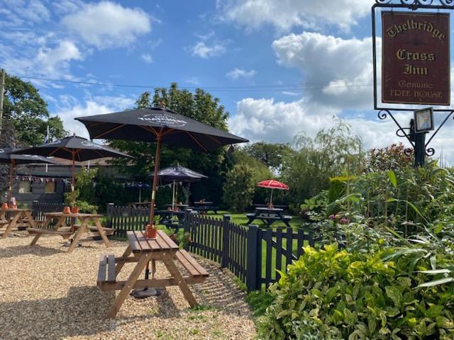 The Thelbridge Cross Inn Кредитън Екстериор снимка