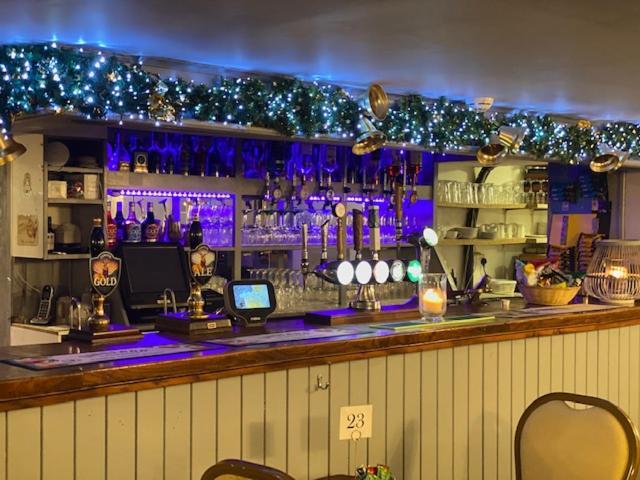 The Thelbridge Cross Inn Кредитън Екстериор снимка