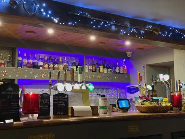 The Thelbridge Cross Inn Кредитън Екстериор снимка