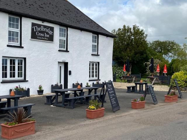The Thelbridge Cross Inn Кредитън Екстериор снимка