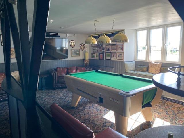 The Thelbridge Cross Inn Кредитън Екстериор снимка